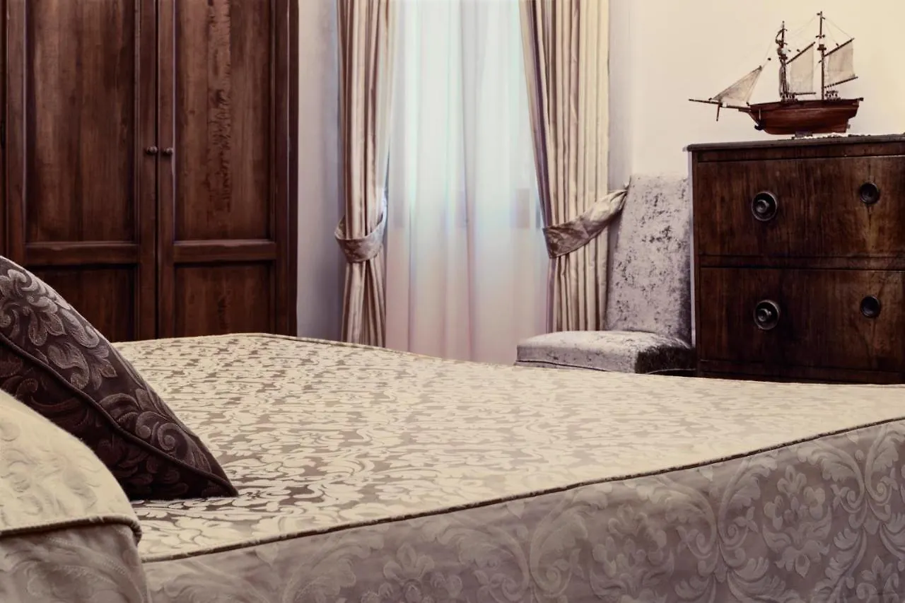 Hotel Porta Da Mar Venecia 2*,
